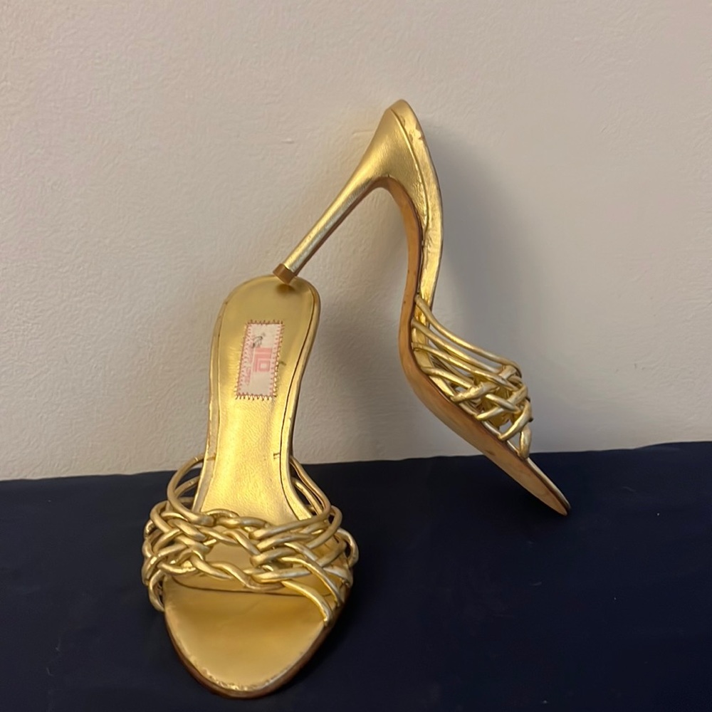Jennifer Lopez gold sandals